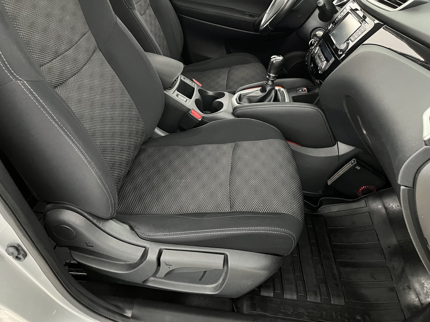 NISSAN Qashqai 2015