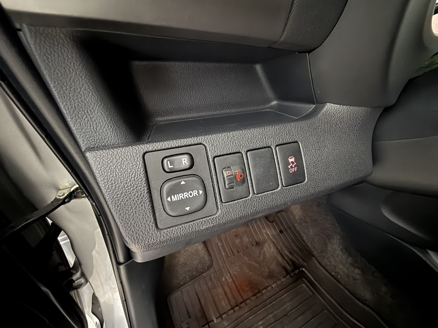 TOYOTA Verso-S 2012