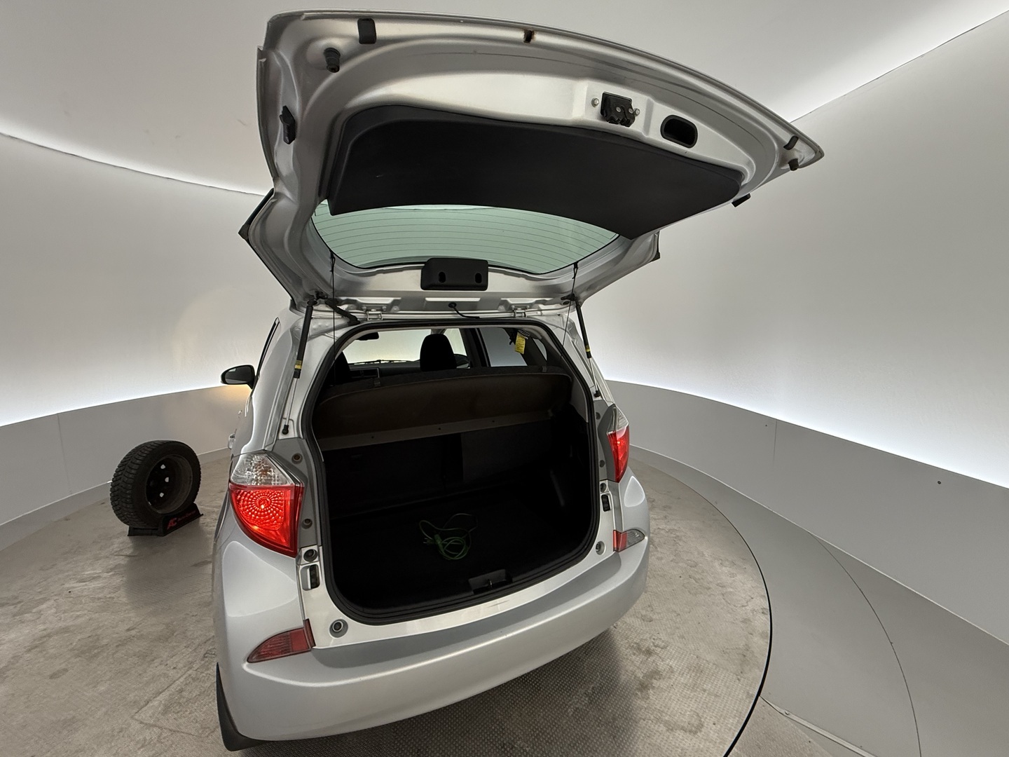 TOYOTA Verso-S 2012