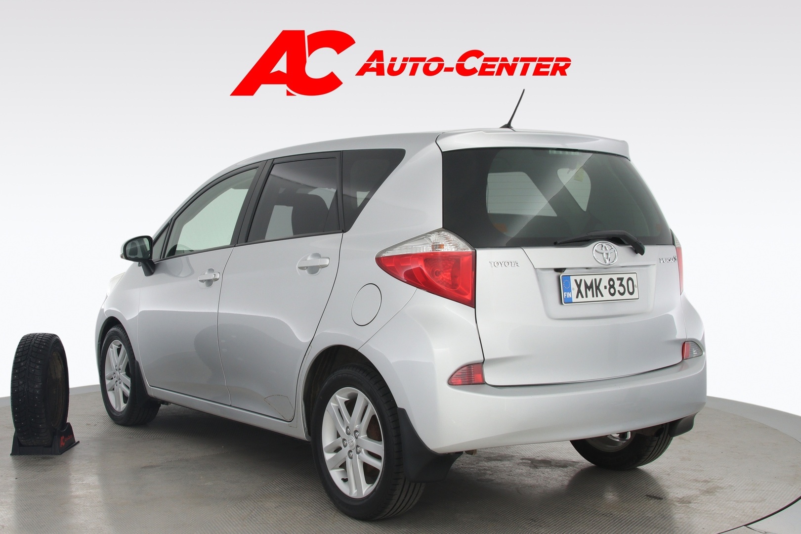 TOYOTA Verso-S 2012