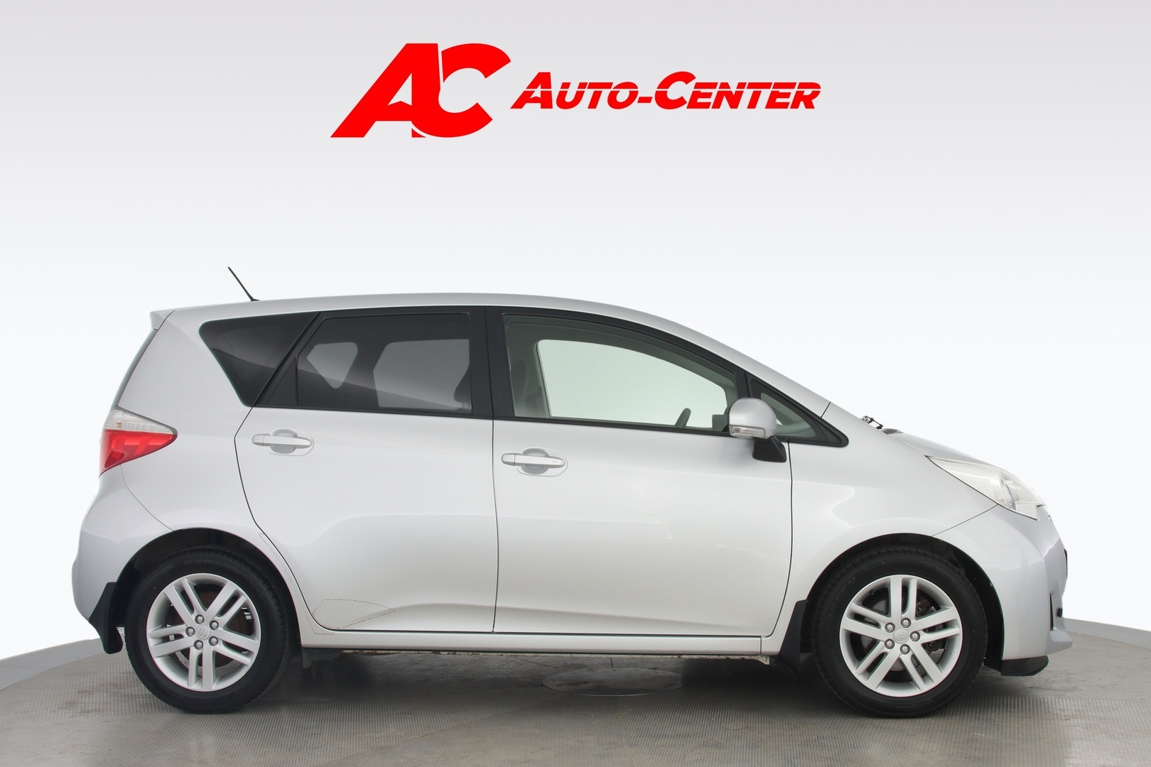 TOYOTA Verso-S 2012