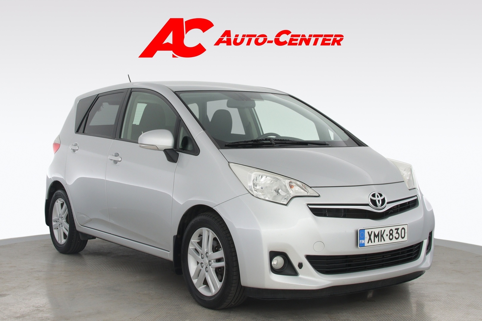TOYOTA Verso-S 2012