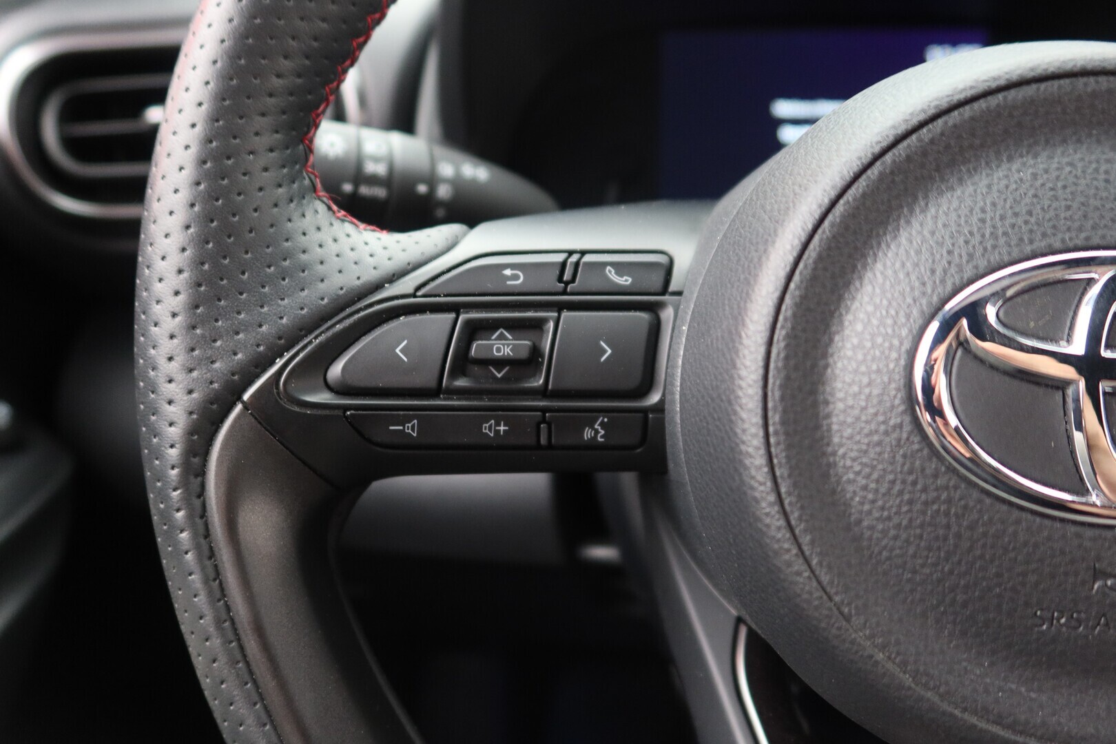 TOYOTA Yaris Cross 2024