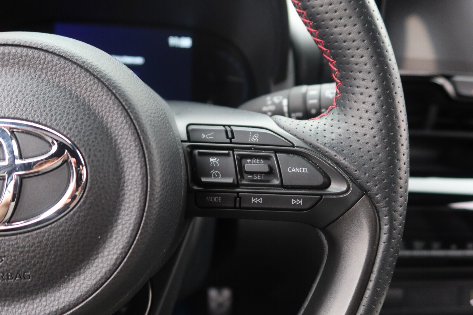 TOYOTA Yaris Cross 2024