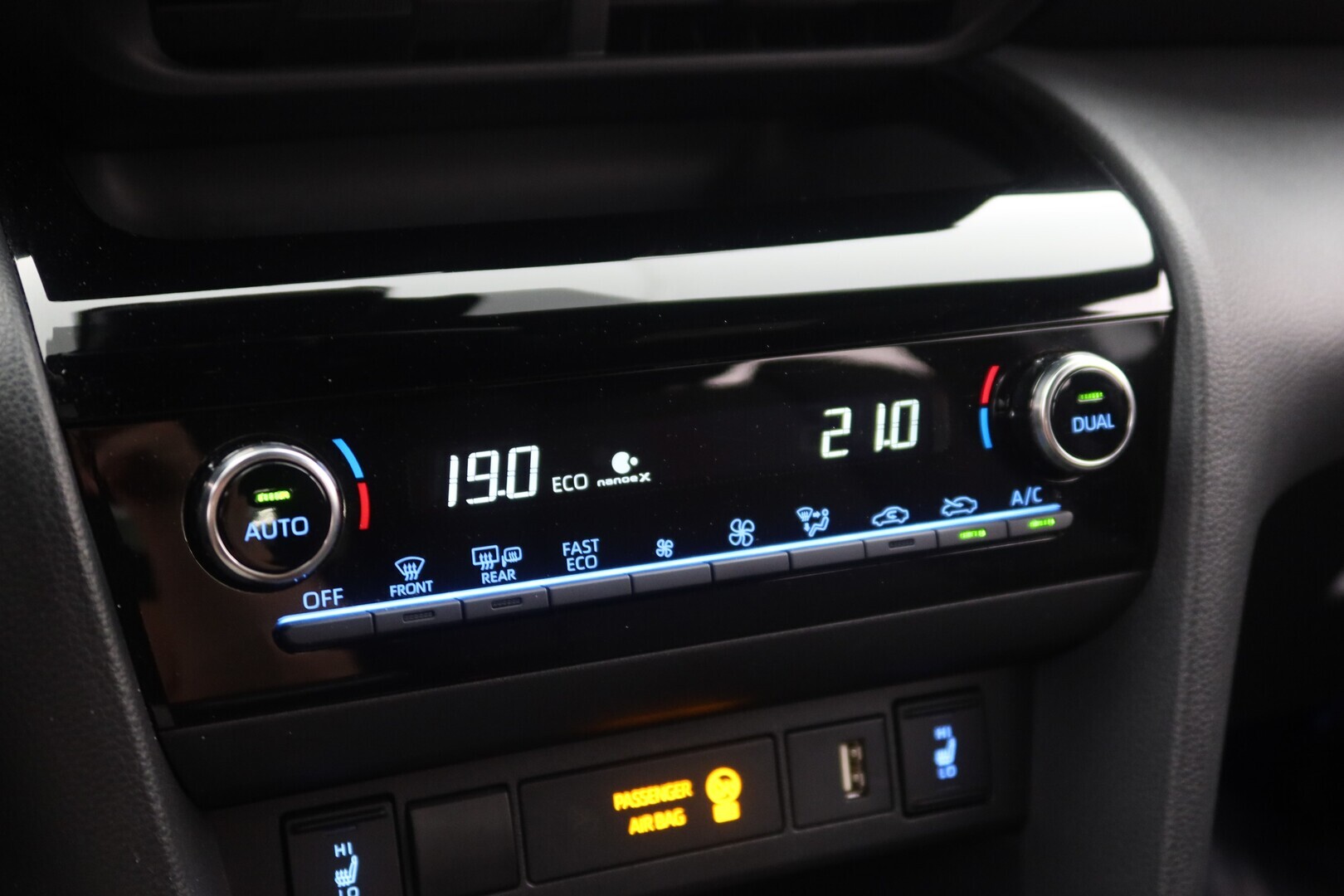 TOYOTA Yaris Cross 2024