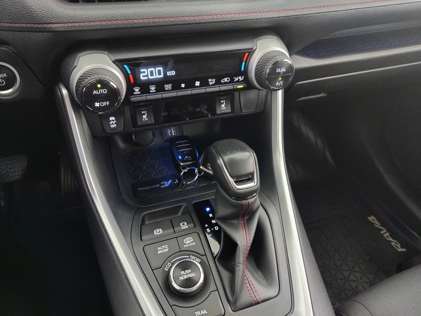 TOYOTA RAV4 Plug-in 2024