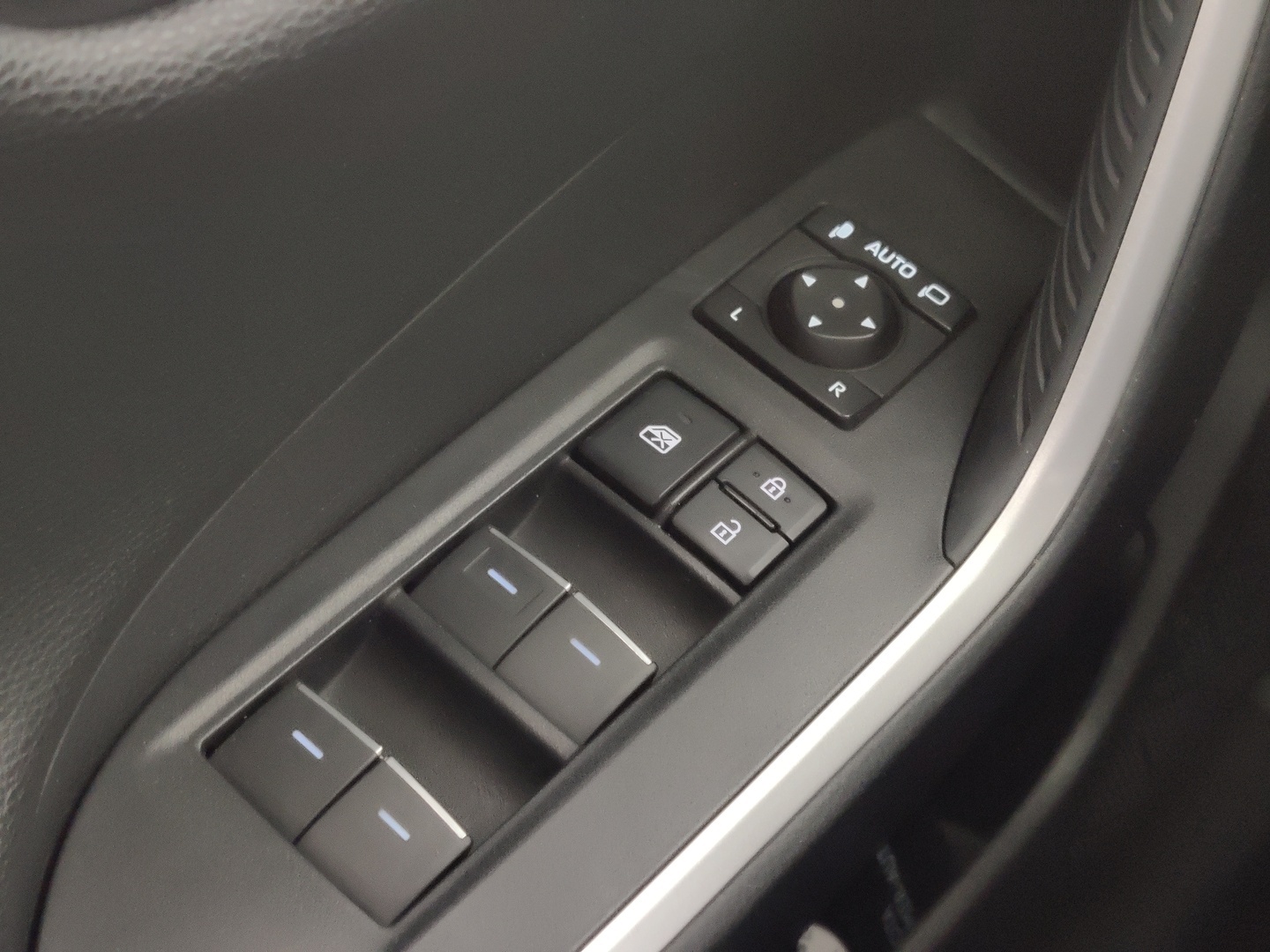 TOYOTA RAV4 Plug-in 2024