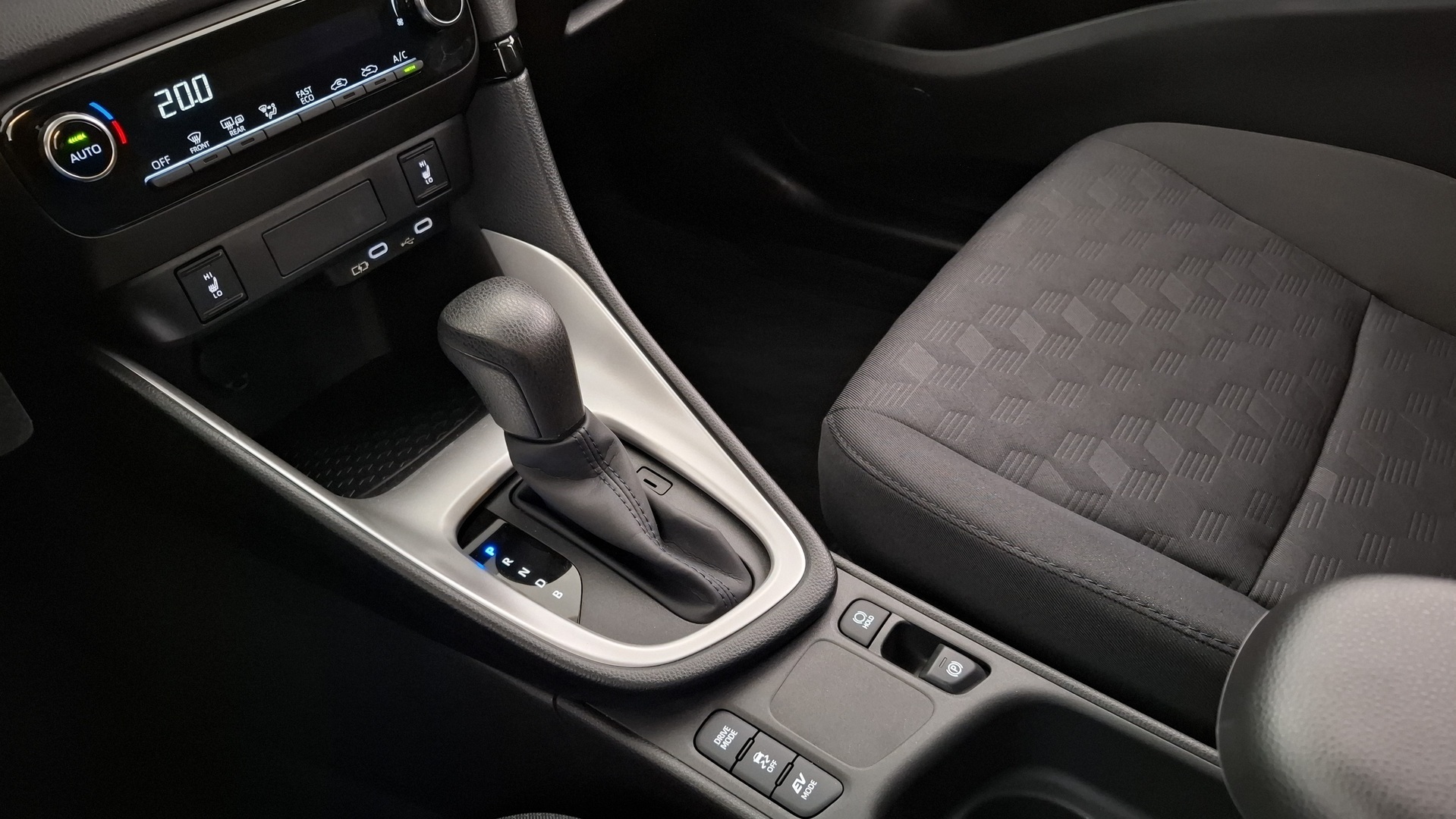 TOYOTA Yaris 2024