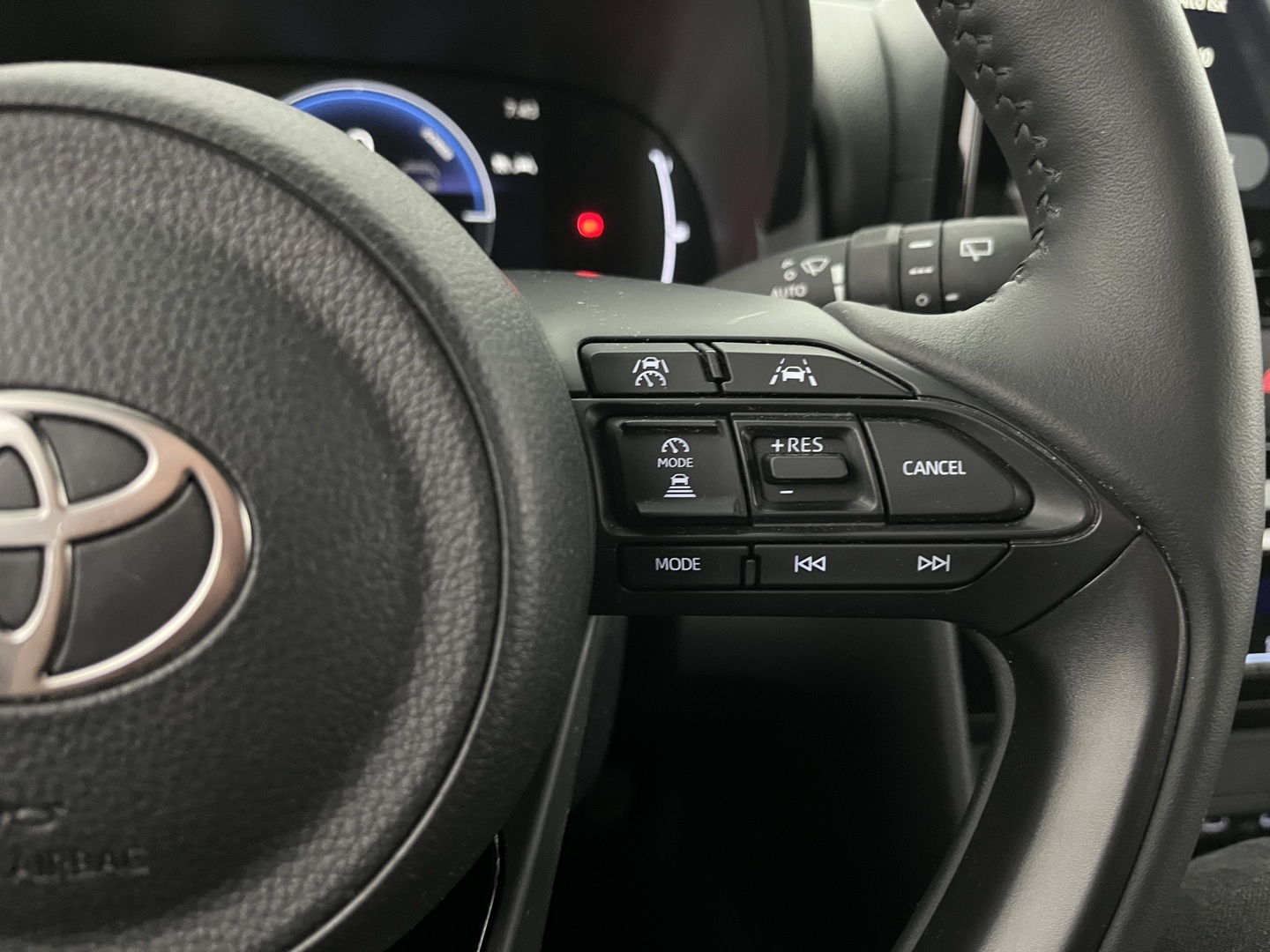 TOYOTA Yaris Cross 2025