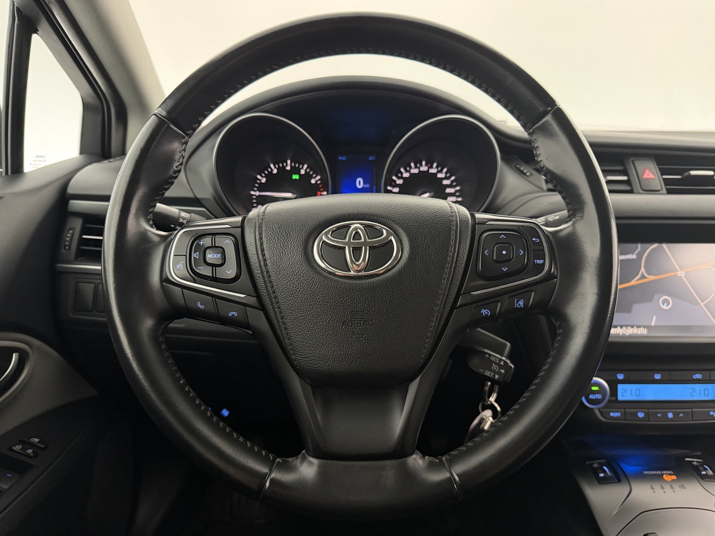 TOYOTA Avensis 2016