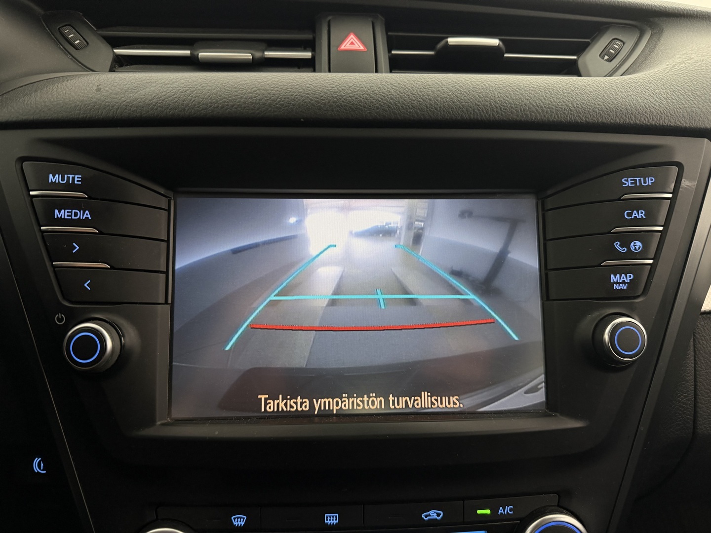 TOYOTA Avensis 2016