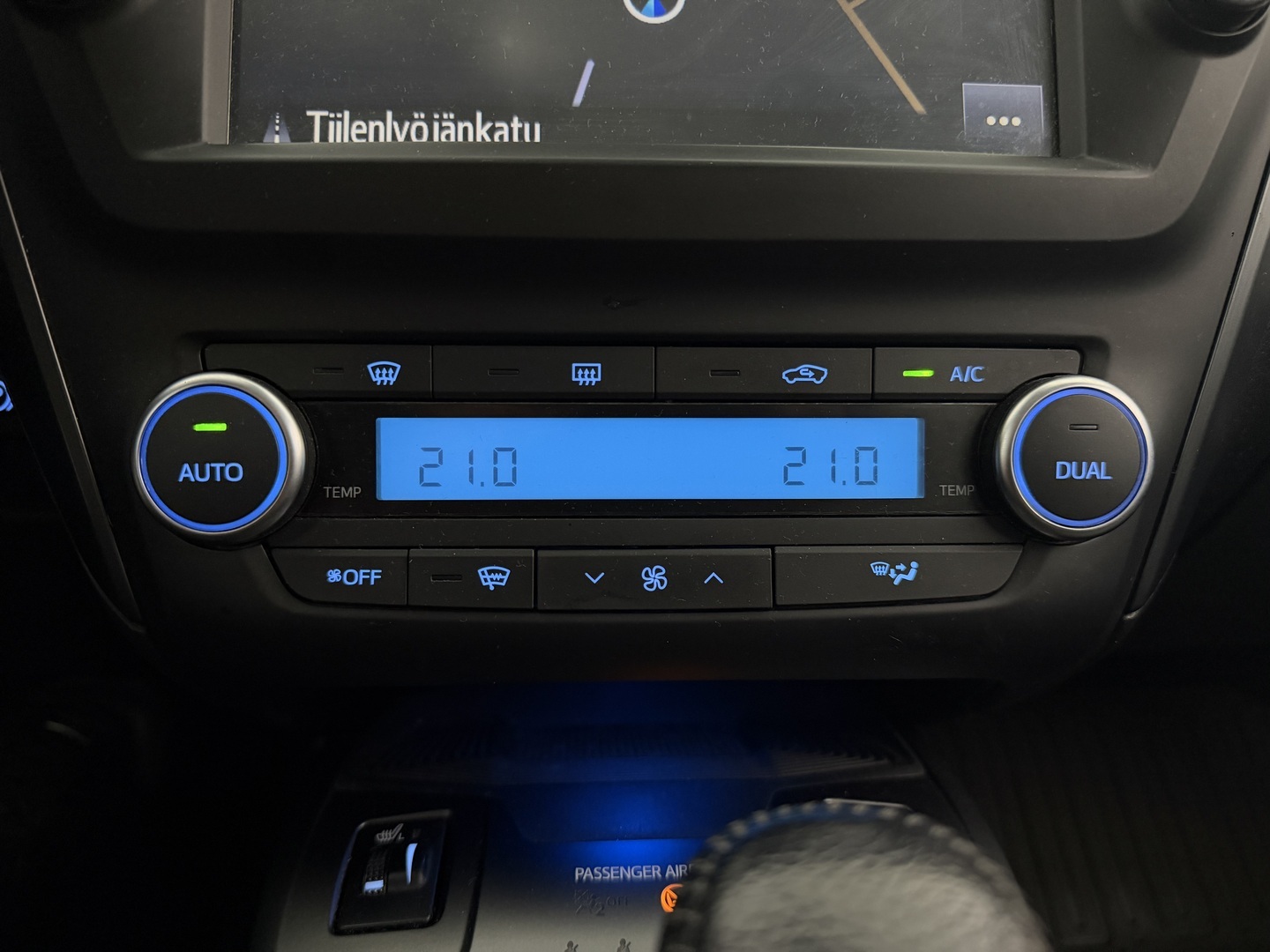 TOYOTA Avensis 2016
