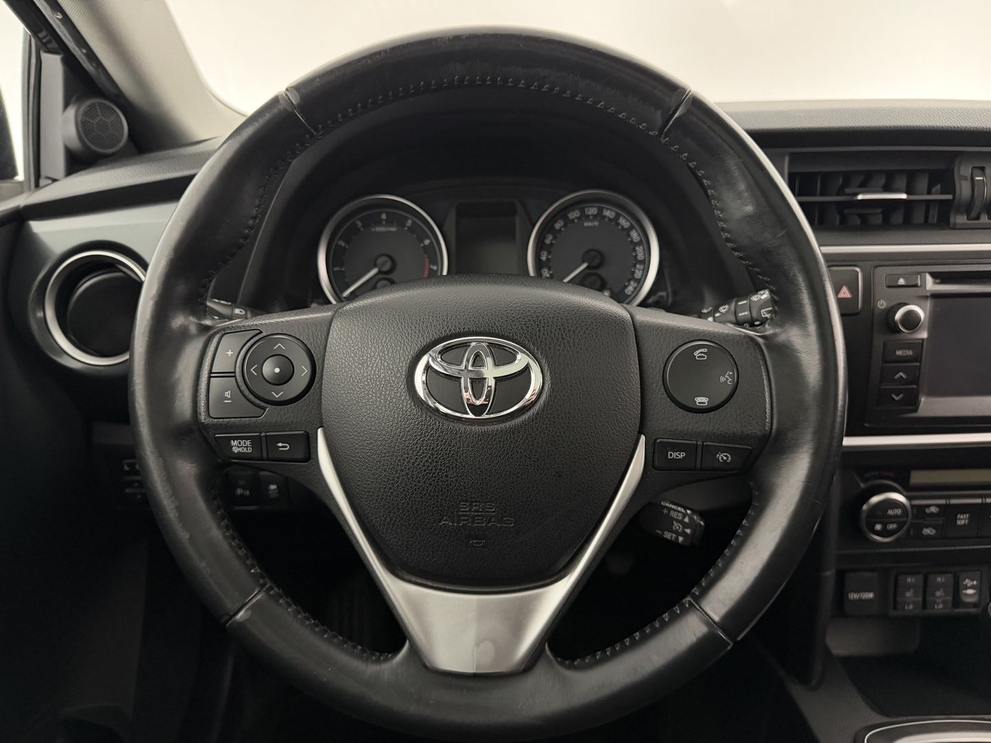 TOYOTA Auris 2013