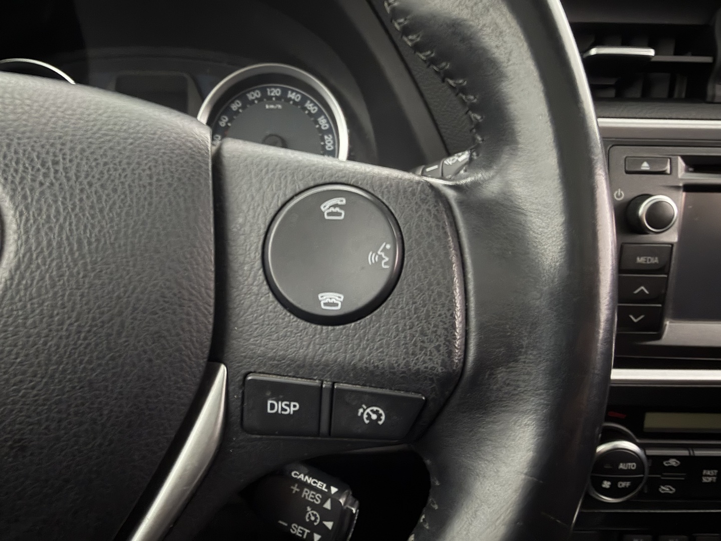 TOYOTA Auris 2013