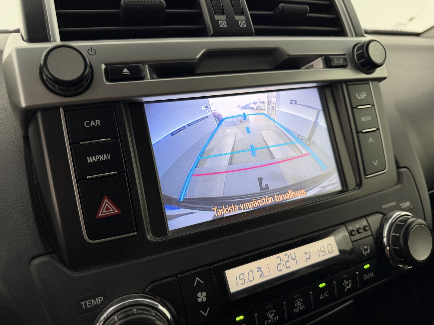 TOYOTA Land Cruiser 2014