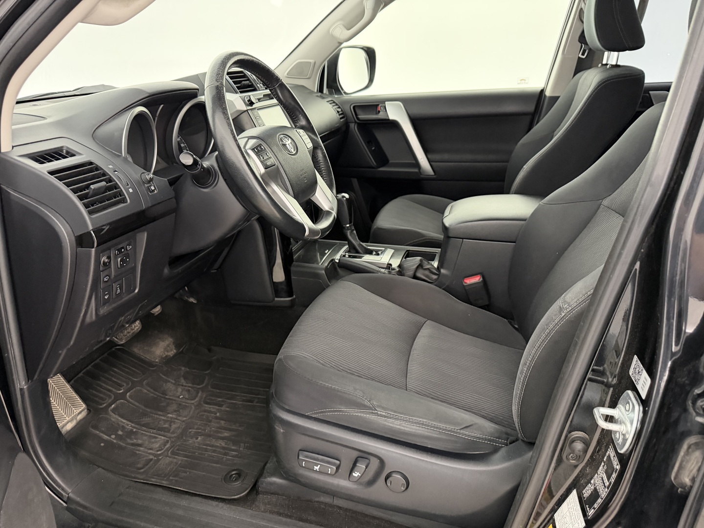 TOYOTA Land Cruiser 2014