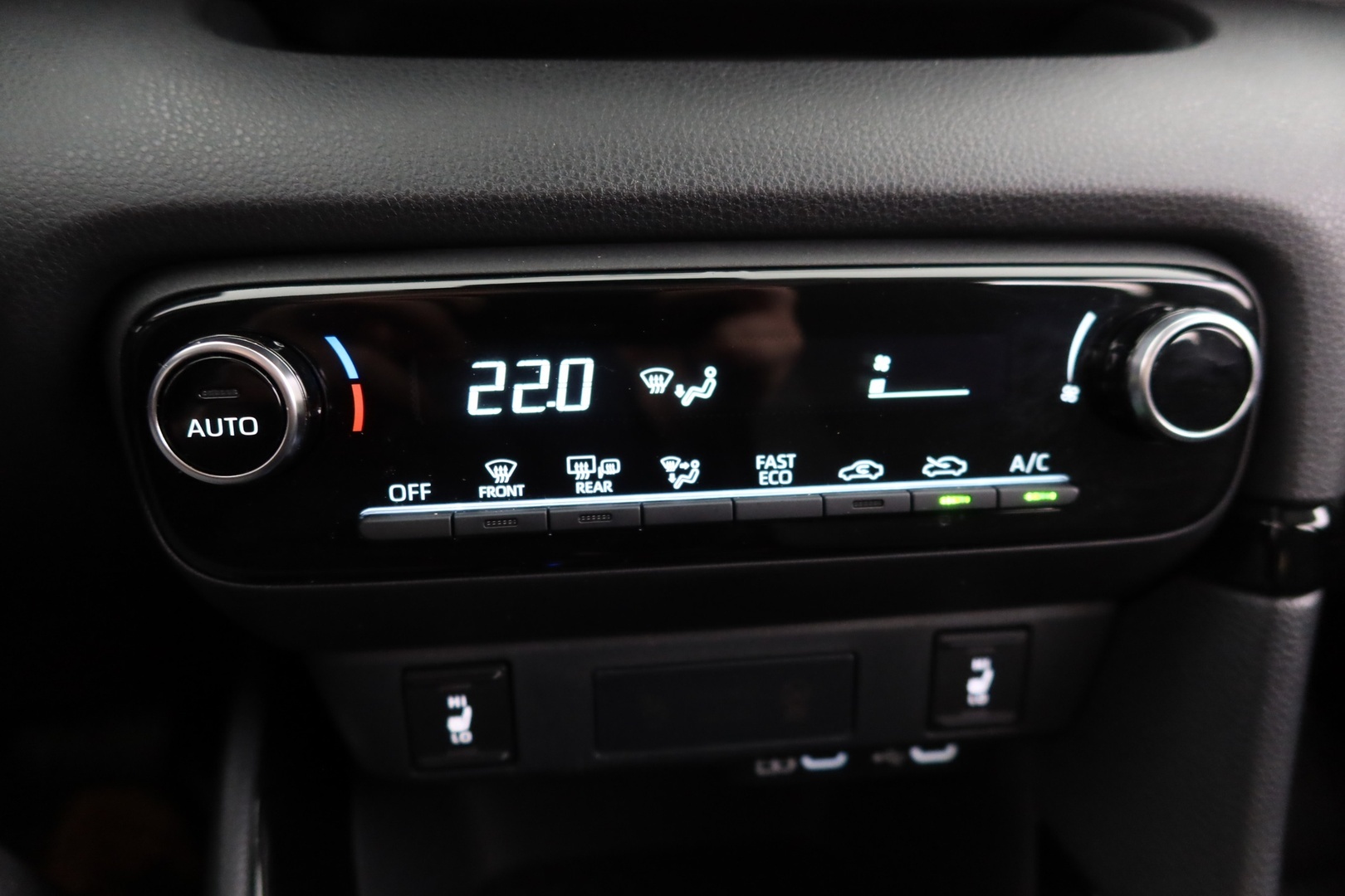 TOYOTA Yaris 2024