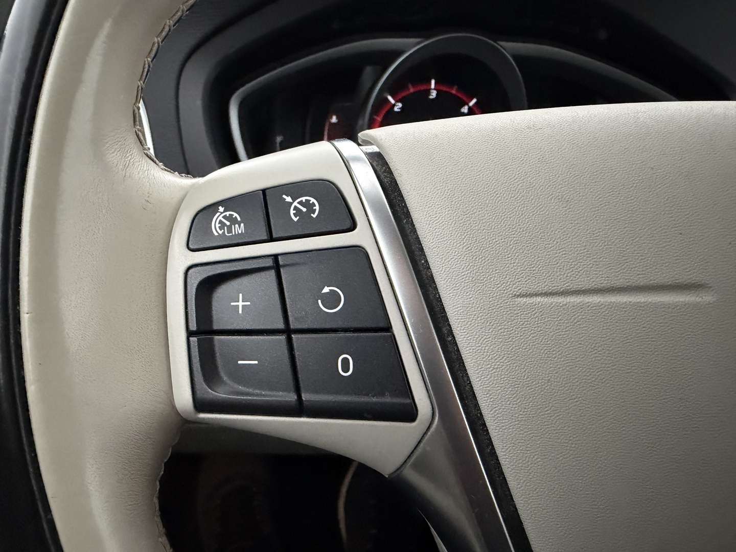 VOLVO V40 Cross Country 2017