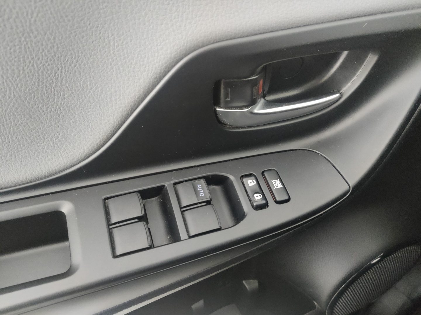 TOYOTA Yaris 2018