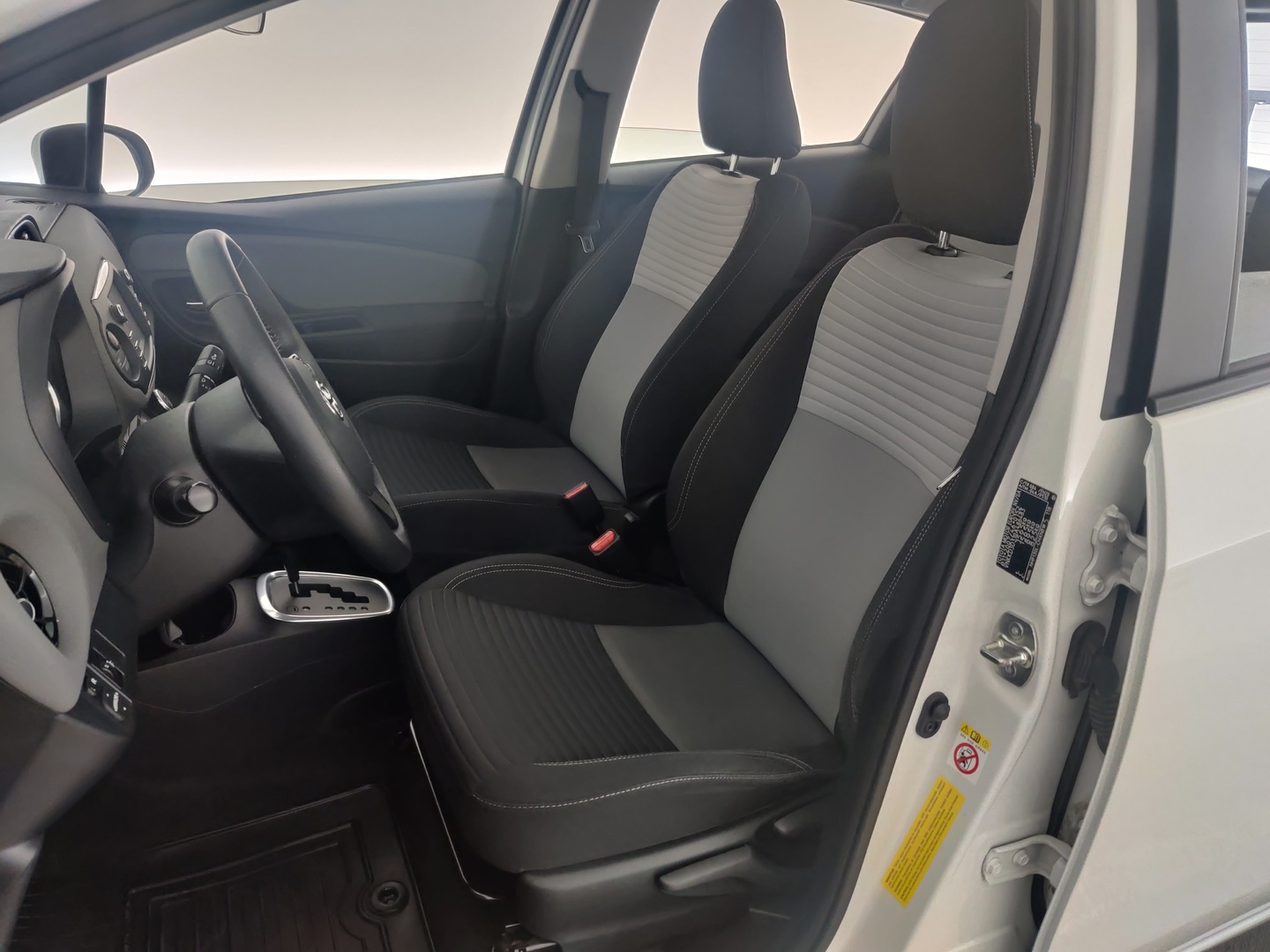 TOYOTA Yaris 2018