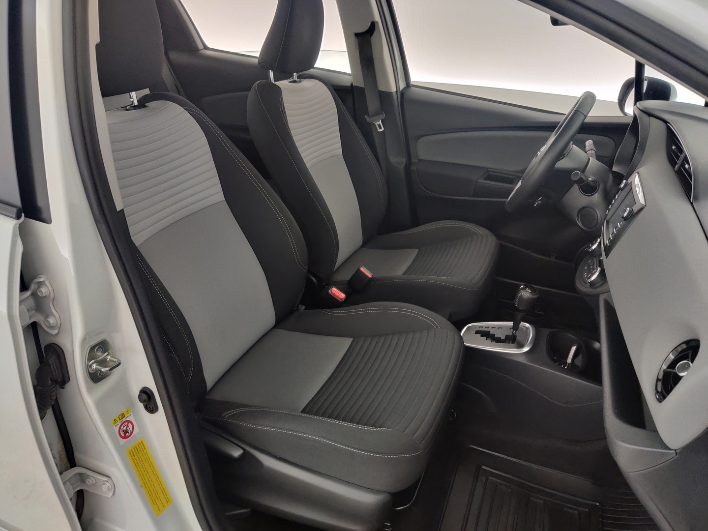 TOYOTA Yaris 2018