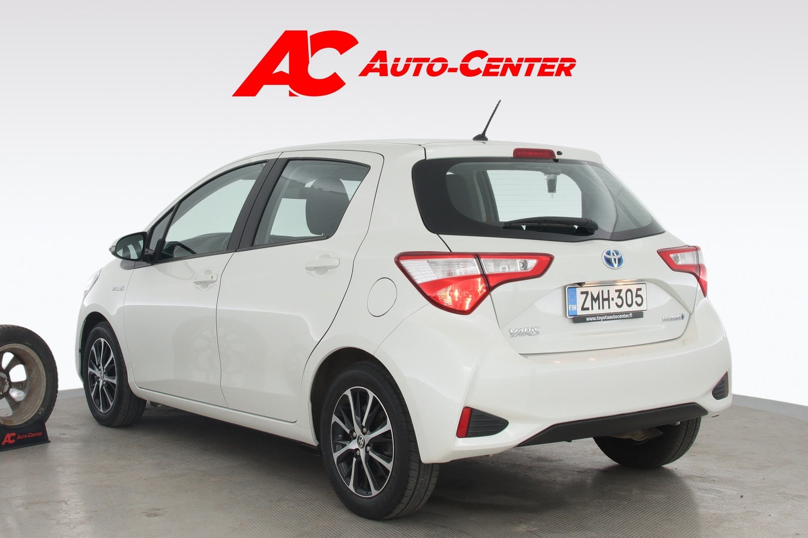 TOYOTA Yaris 2018