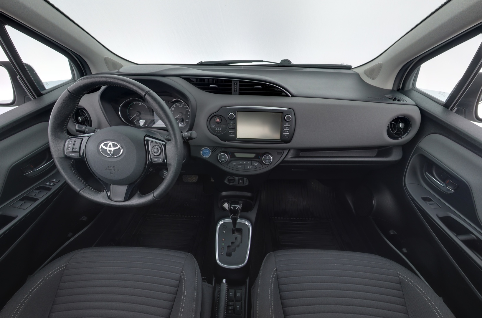 TOYOTA Yaris 2018