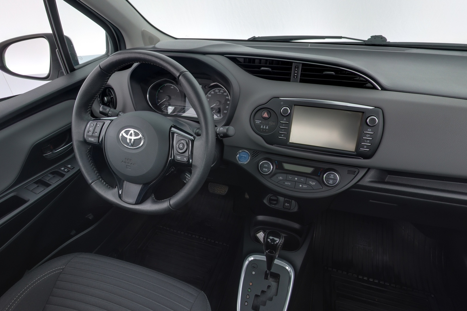 TOYOTA Yaris 2018