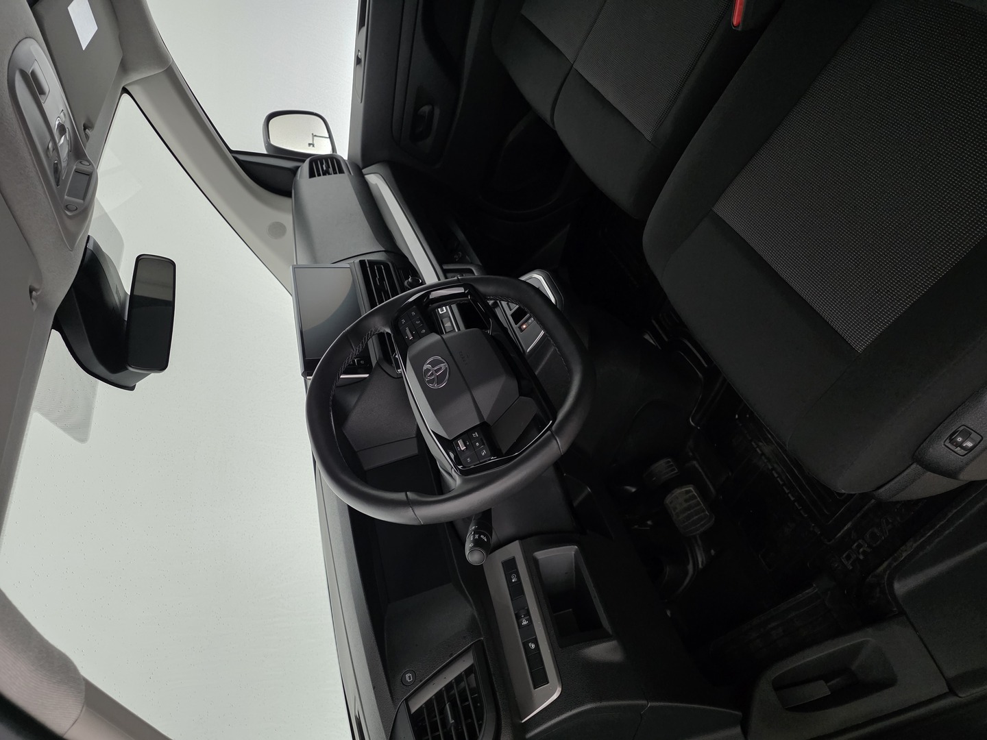 TOYOTA Proace 2025