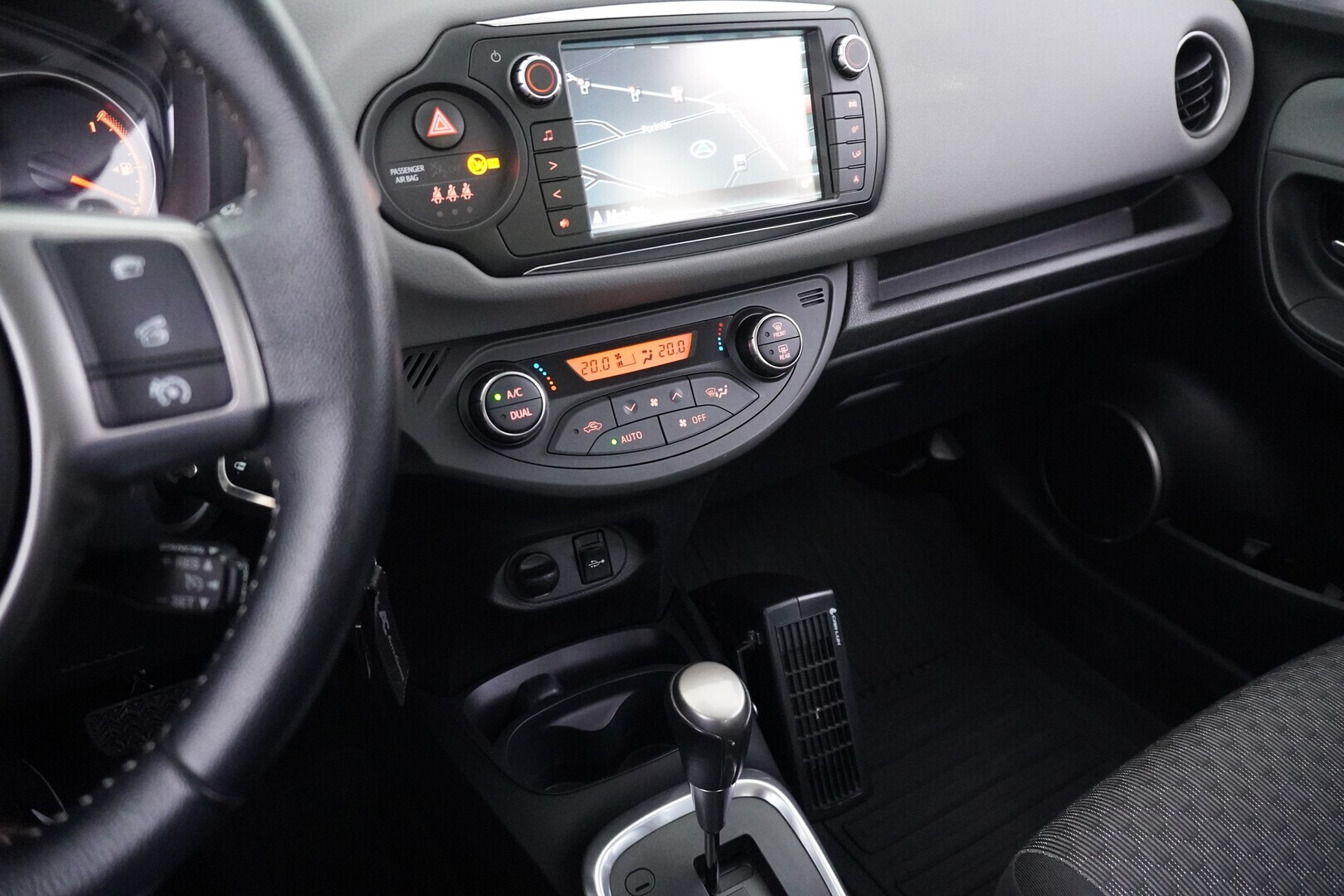 TOYOTA Yaris 2015