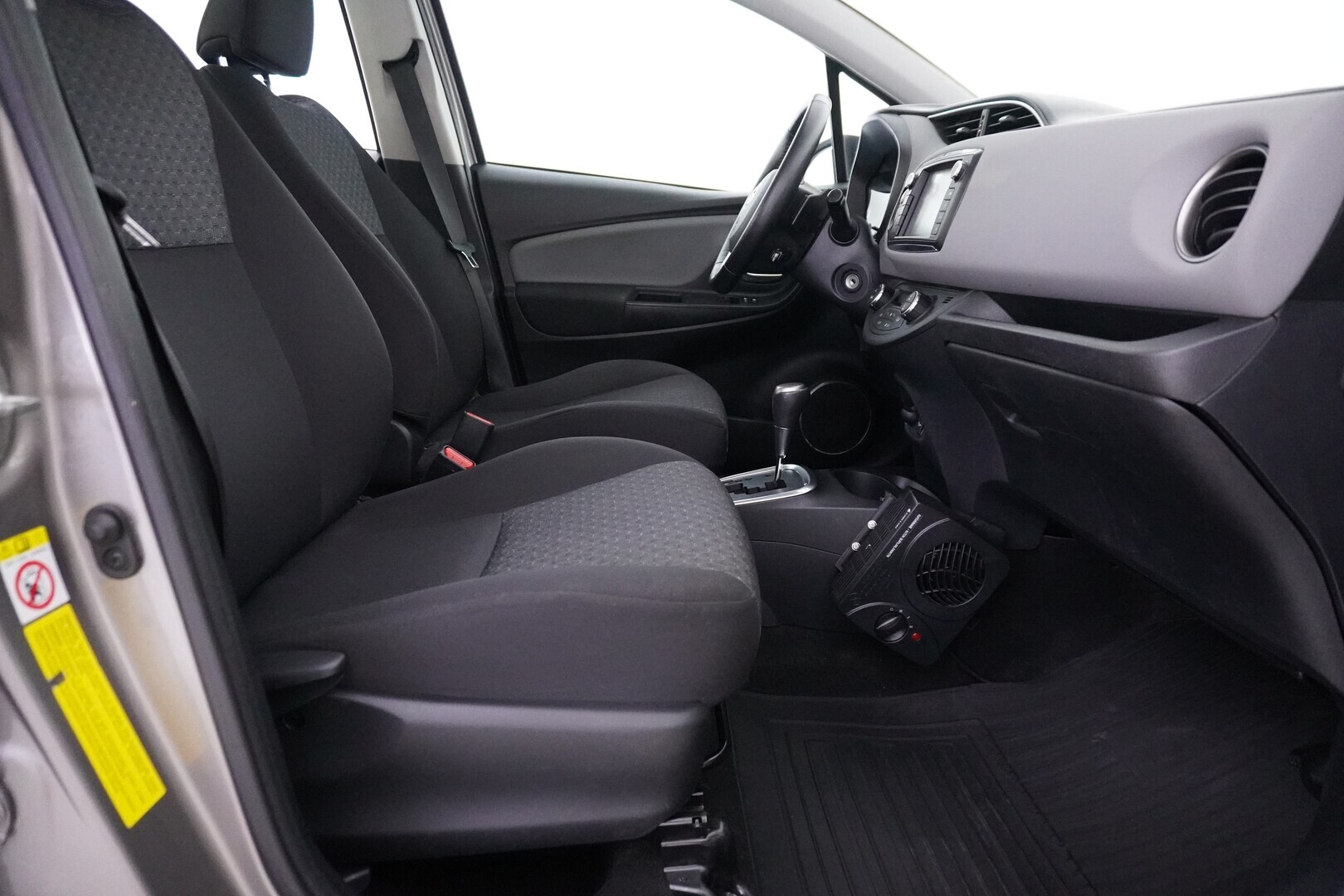 TOYOTA Yaris 2015