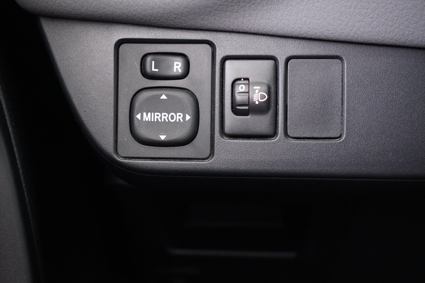 TOYOTA Yaris 2015