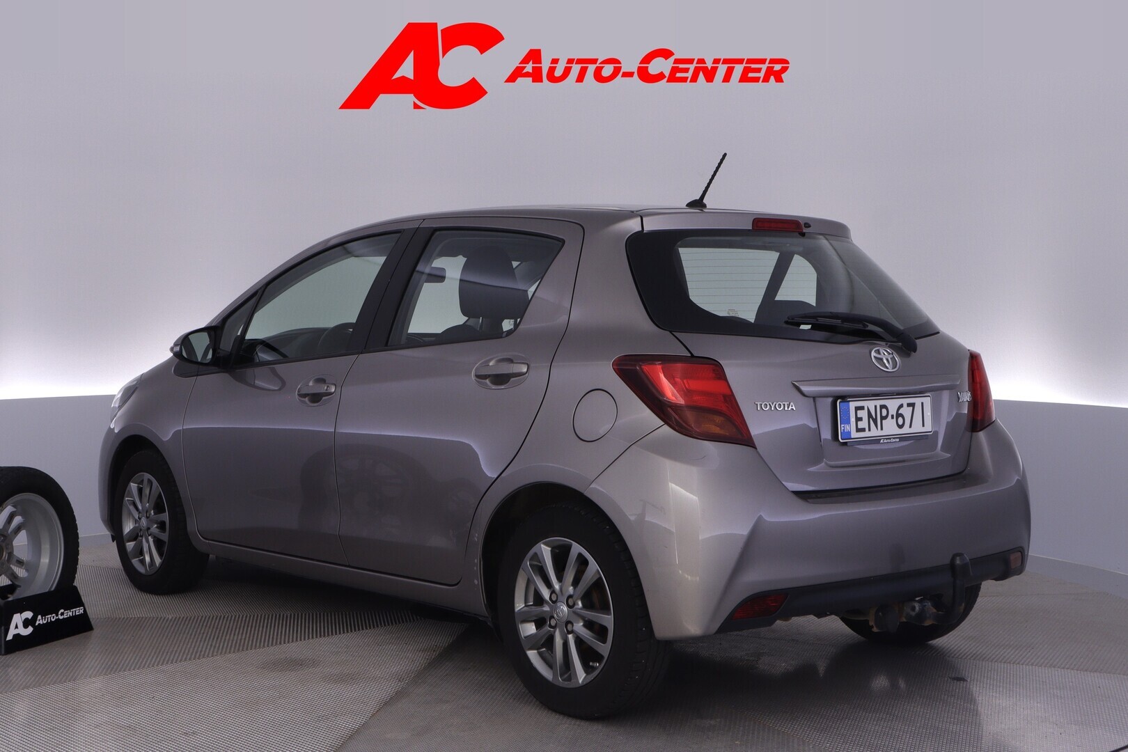 TOYOTA Yaris 2015