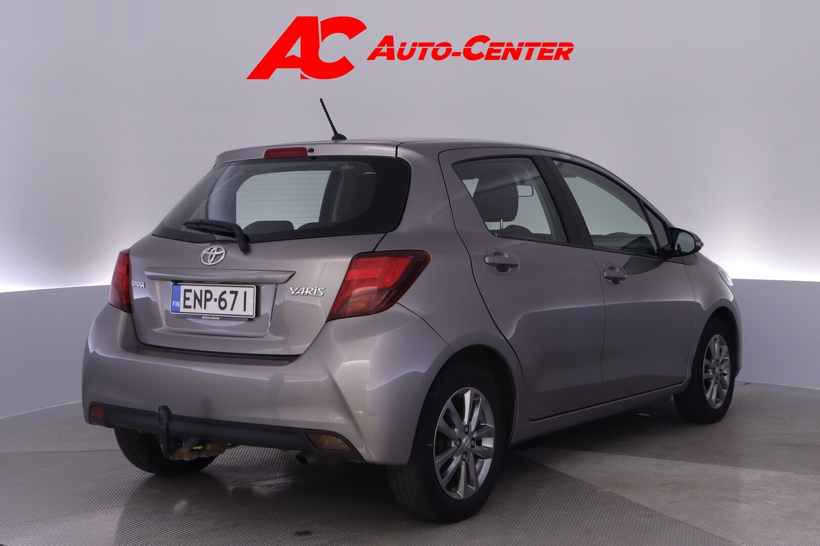 TOYOTA Yaris 2015