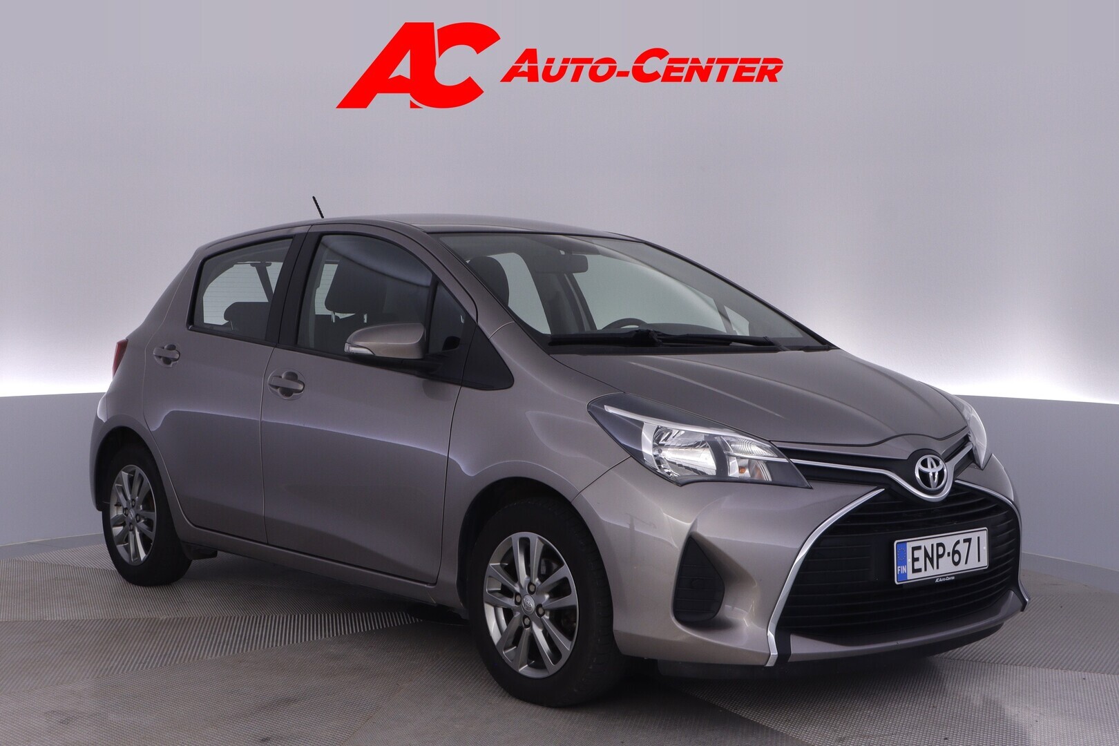 TOYOTA Yaris 2015