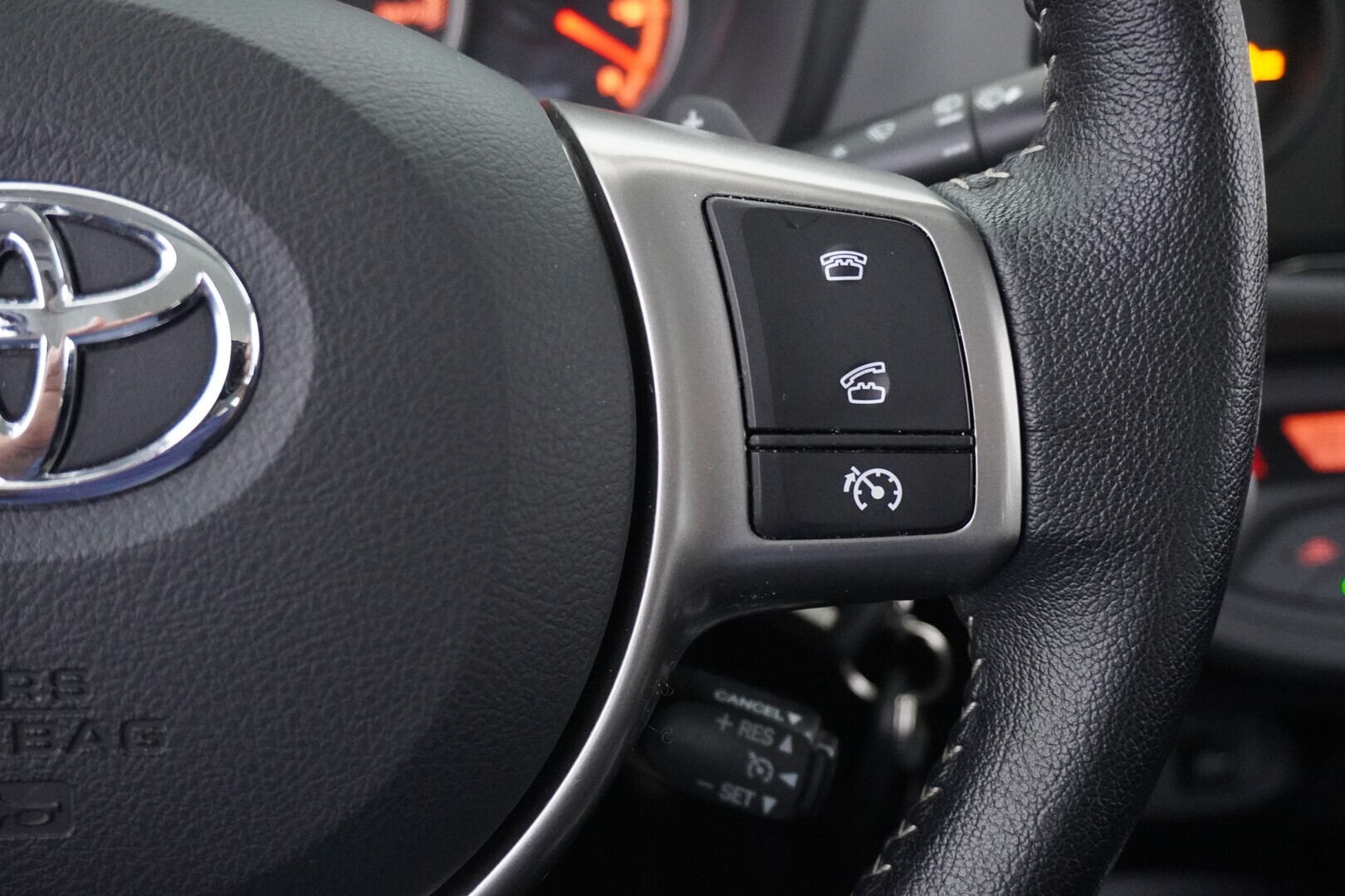 TOYOTA Yaris 2015