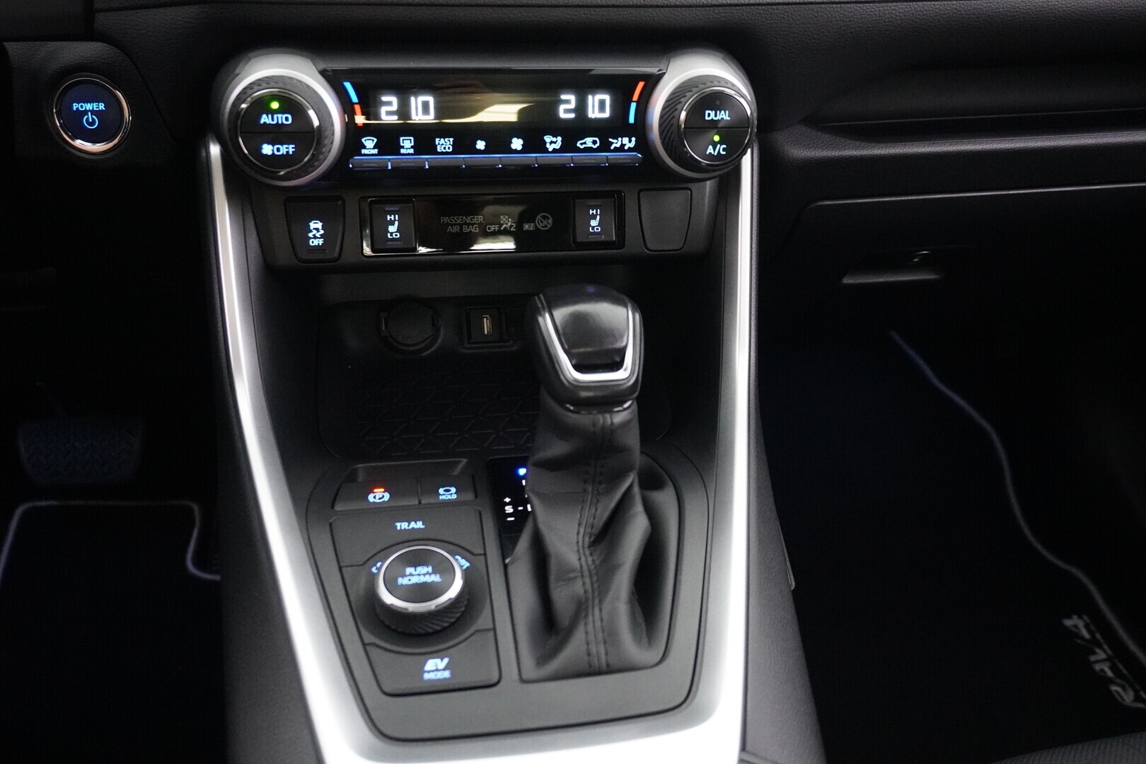 TOYOTA RAV4 2020
