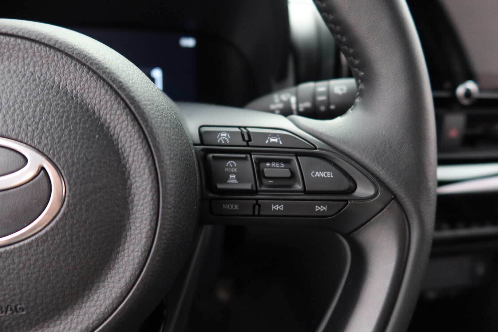 TOYOTA Yaris Cross 2025