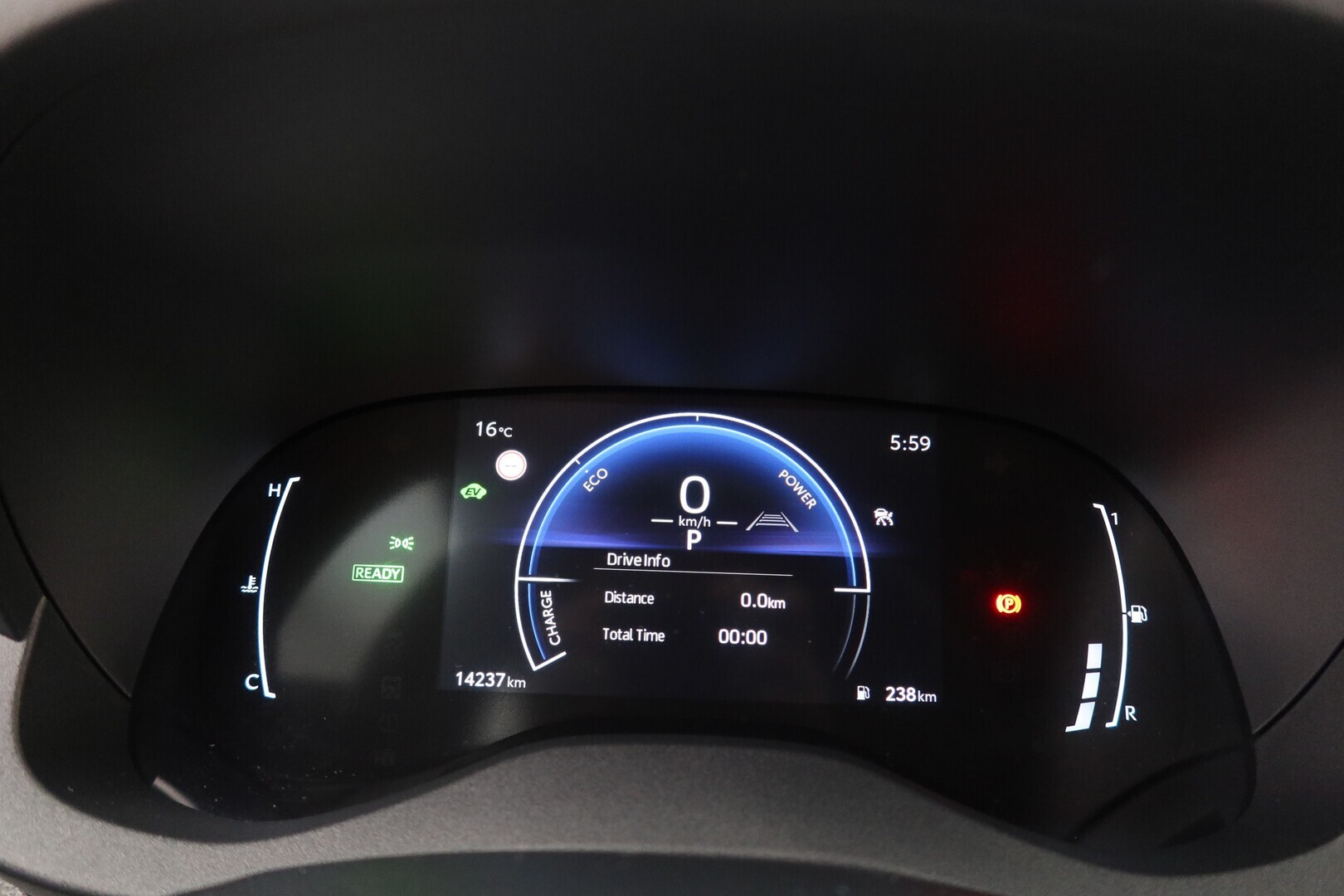 TOYOTA Yaris Cross 2025
