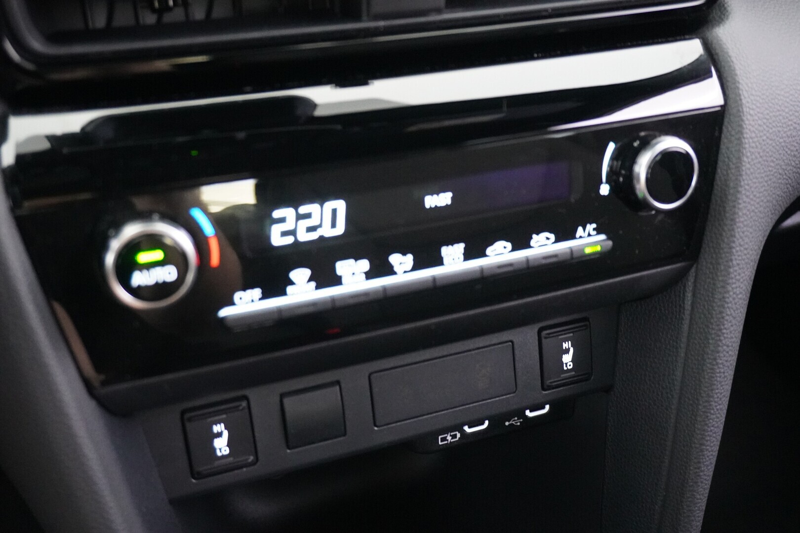 TOYOTA Yaris Cross 2025