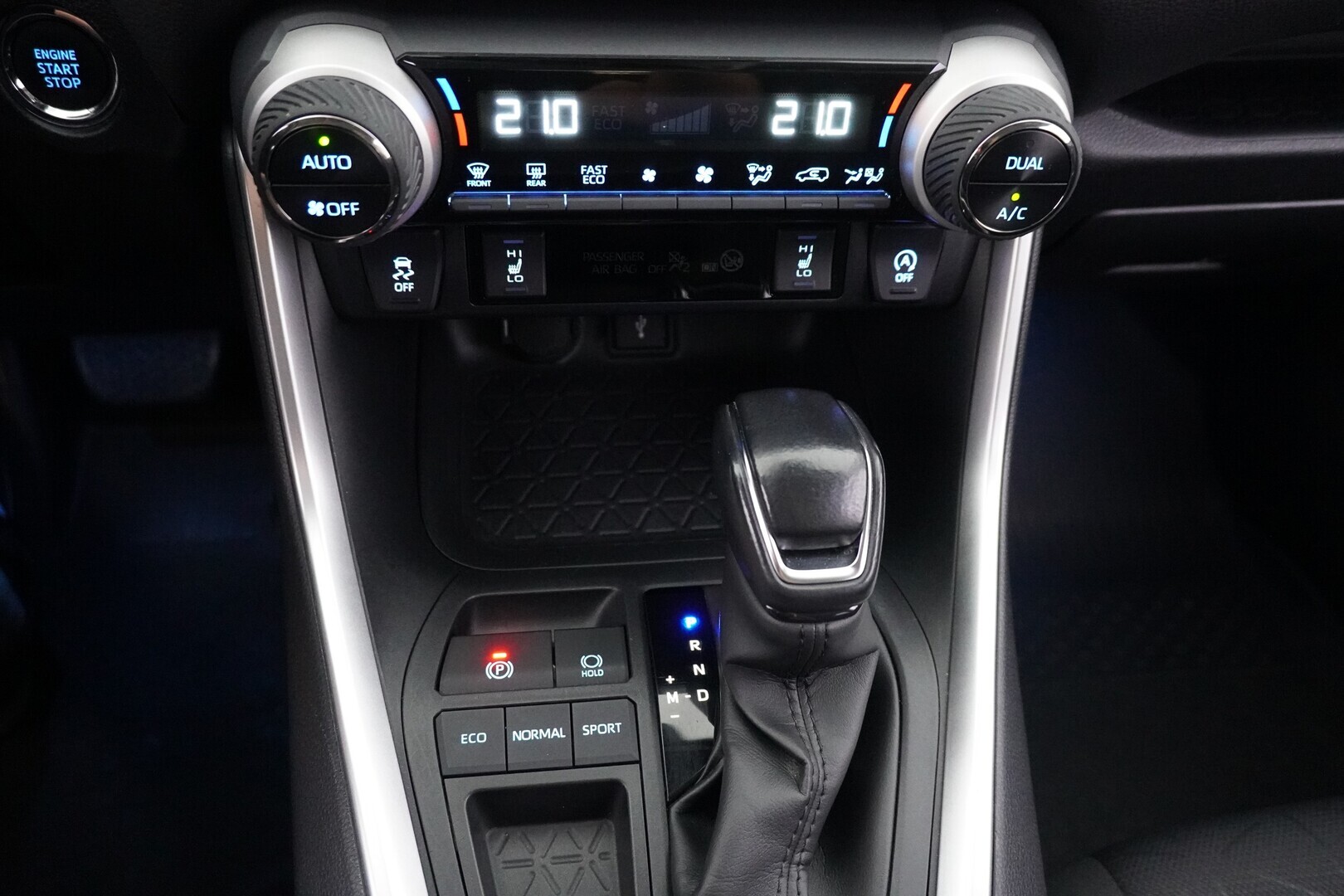 TOYOTA RAV4 2020
