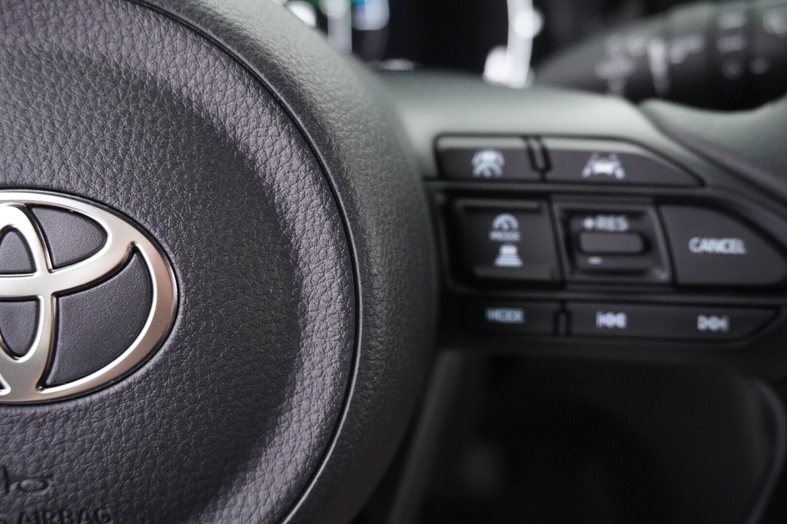TOYOTA Yaris Cross 2025