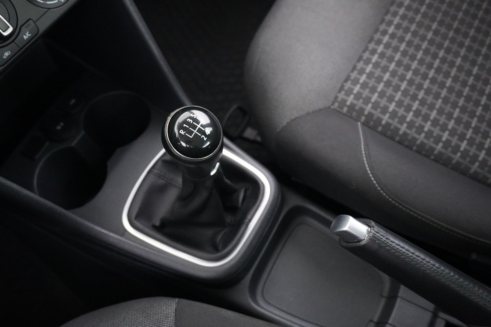 VOLKSWAGEN Polo 2015