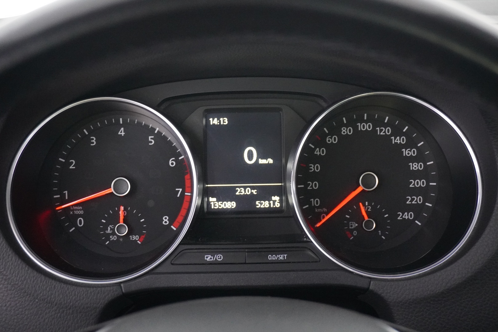 VOLKSWAGEN Polo 2015