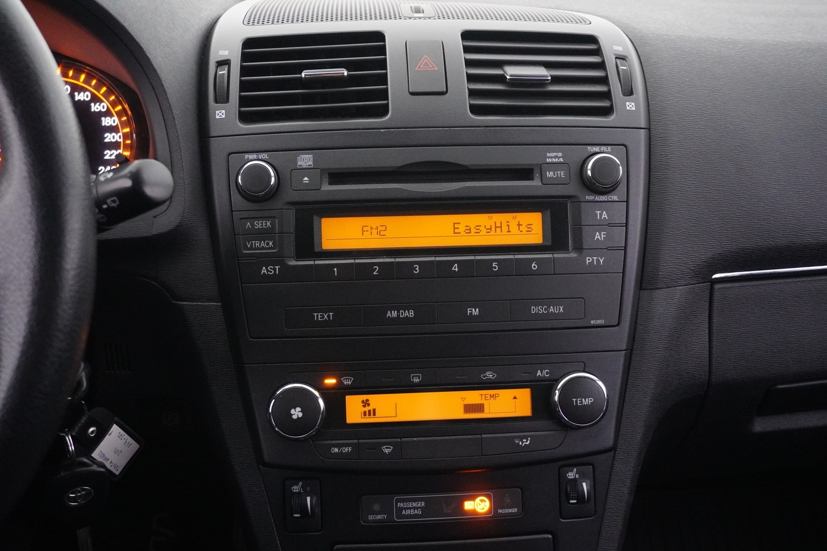 TOYOTA Avensis 2011