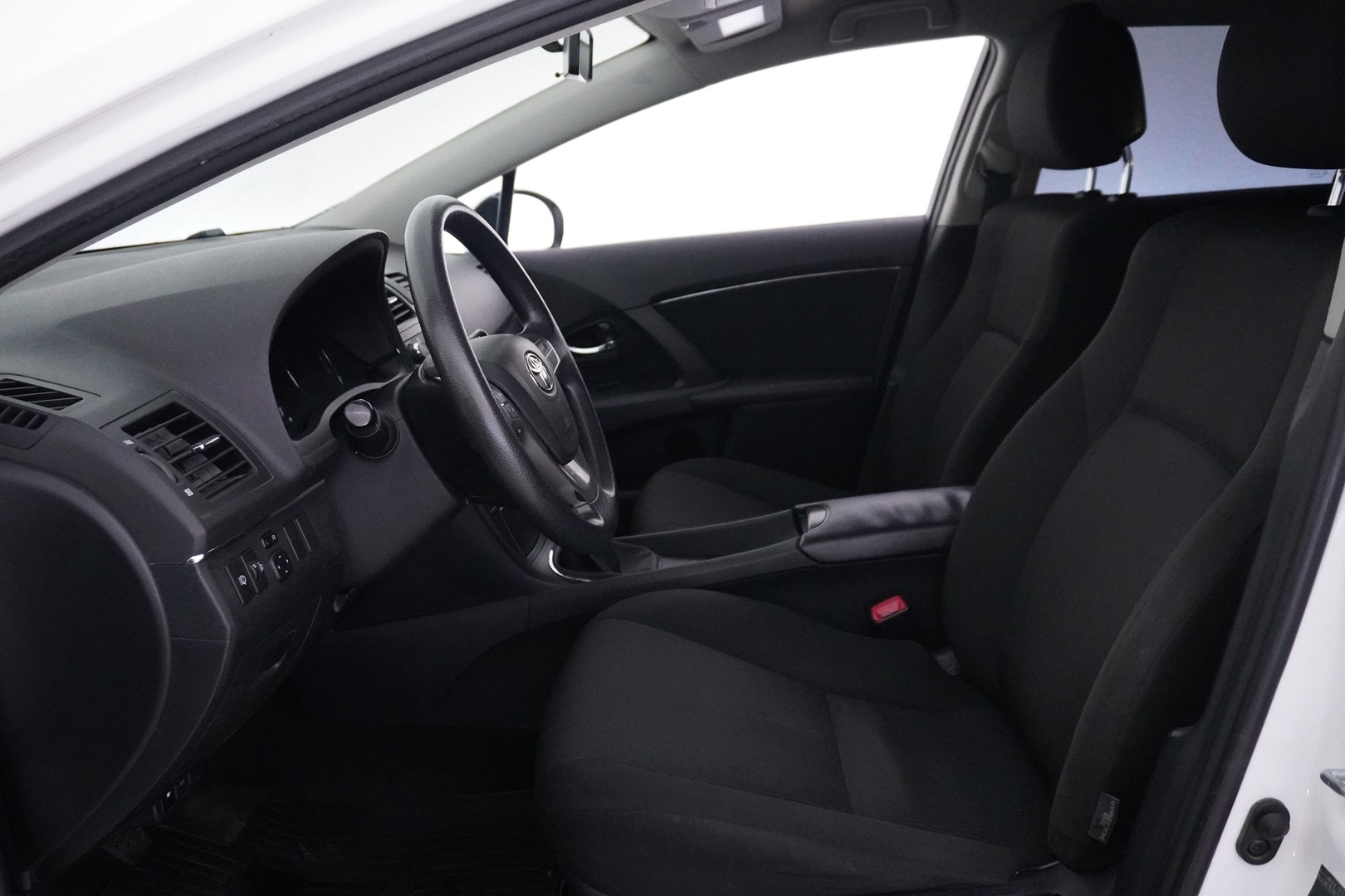 TOYOTA Avensis 2011