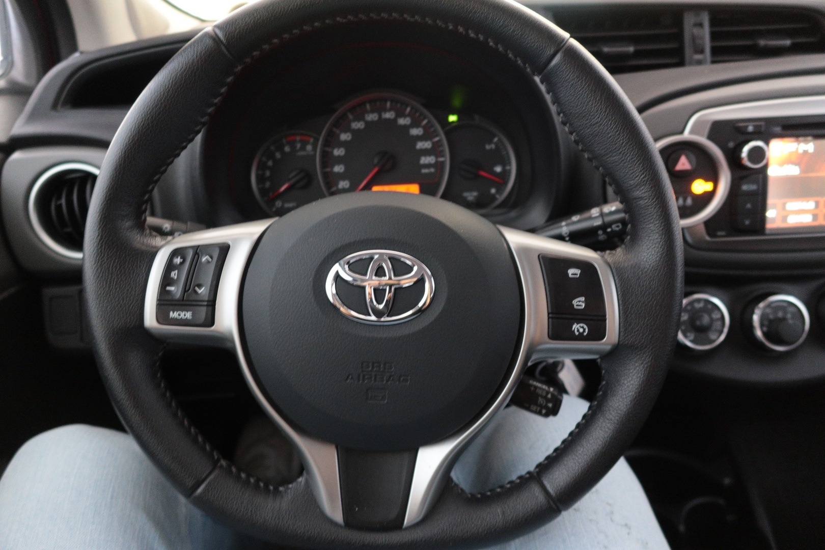 TOYOTA Yaris 2014