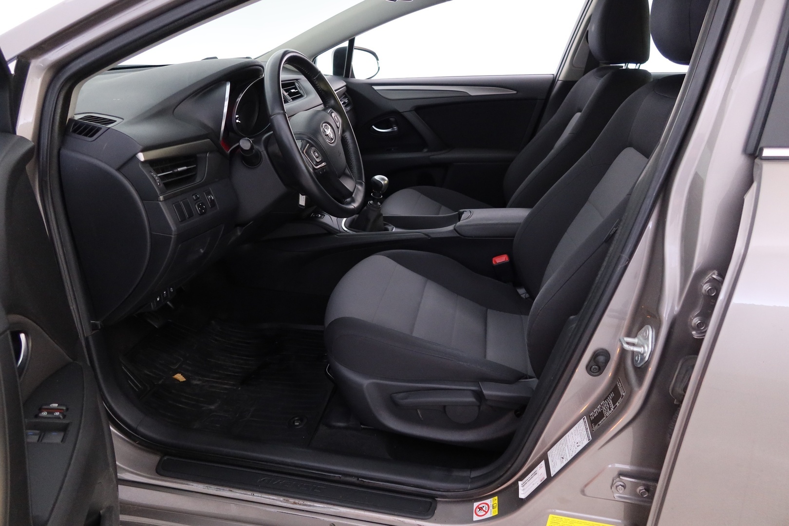 TOYOTA Avensis 2015