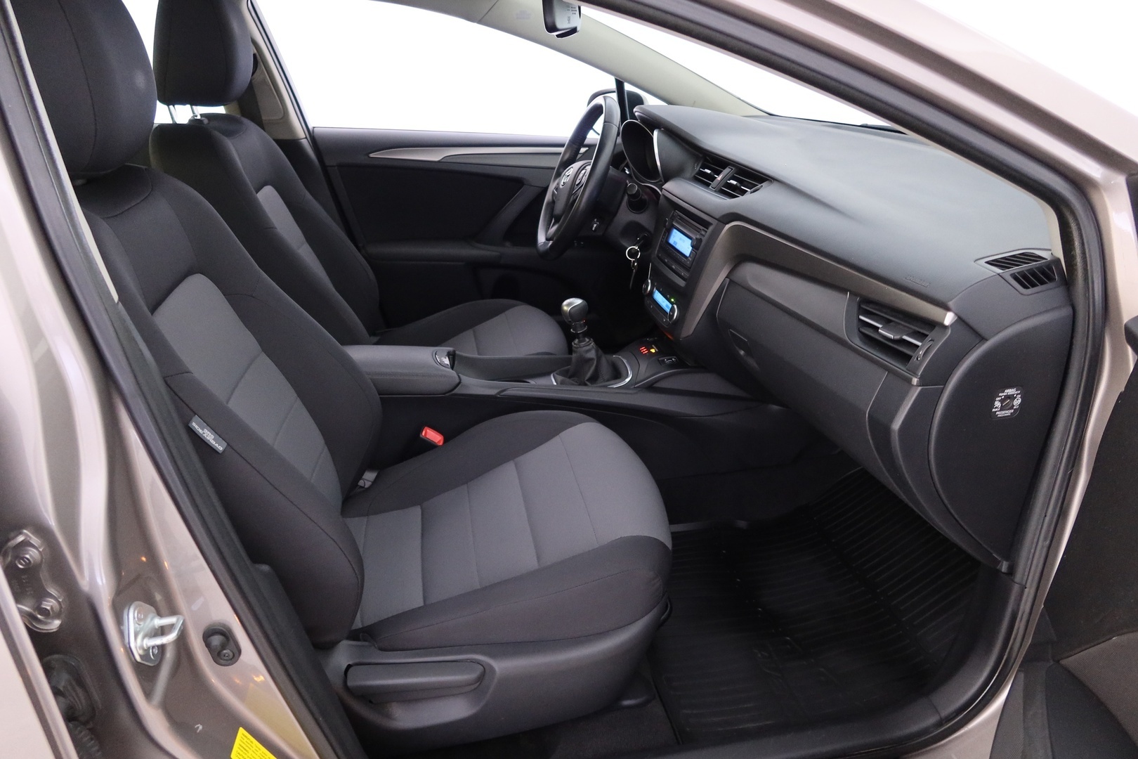 TOYOTA Avensis 2015