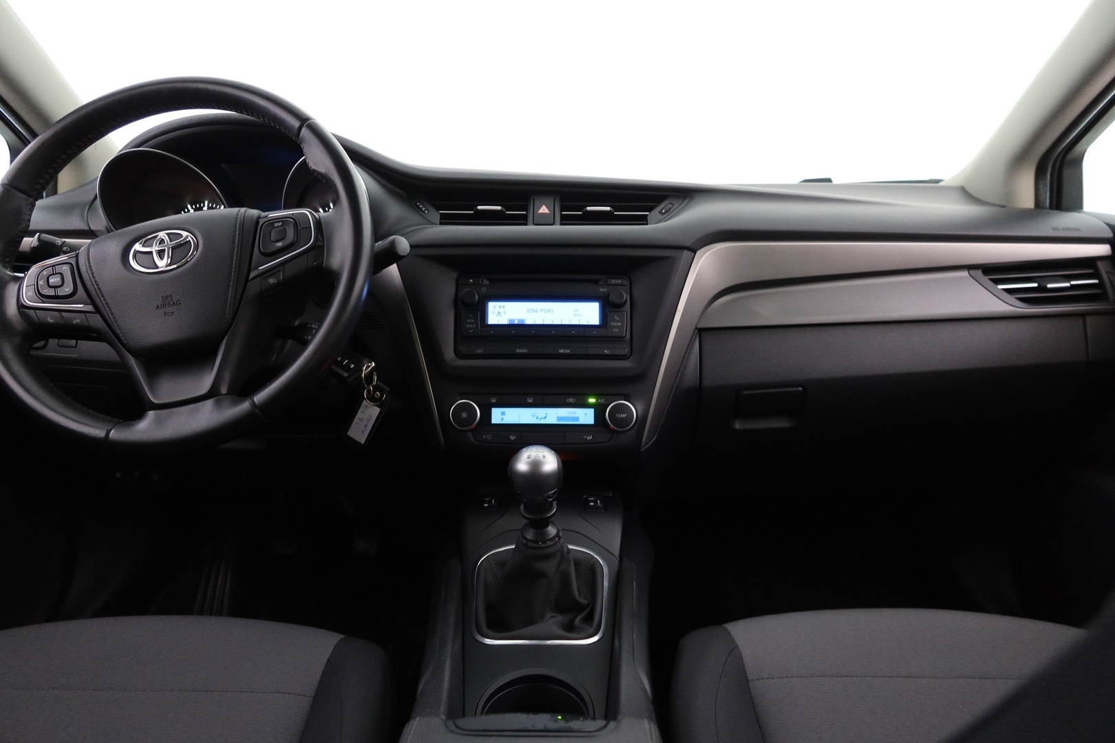 TOYOTA Avensis 2015